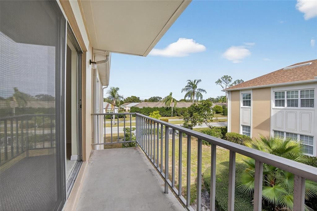 待售: $199,000 (2 贝兹, 2 浴室, 995 平方英尺)