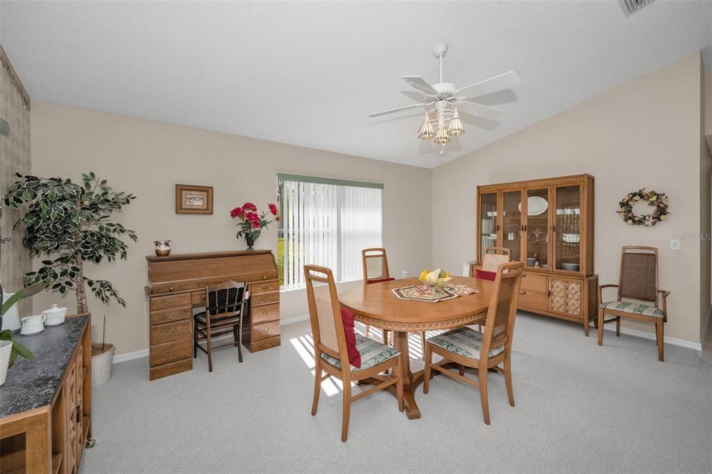 En Venta: $380,000 (3 camas, 2 baños, 1920 Pies cuadrados)