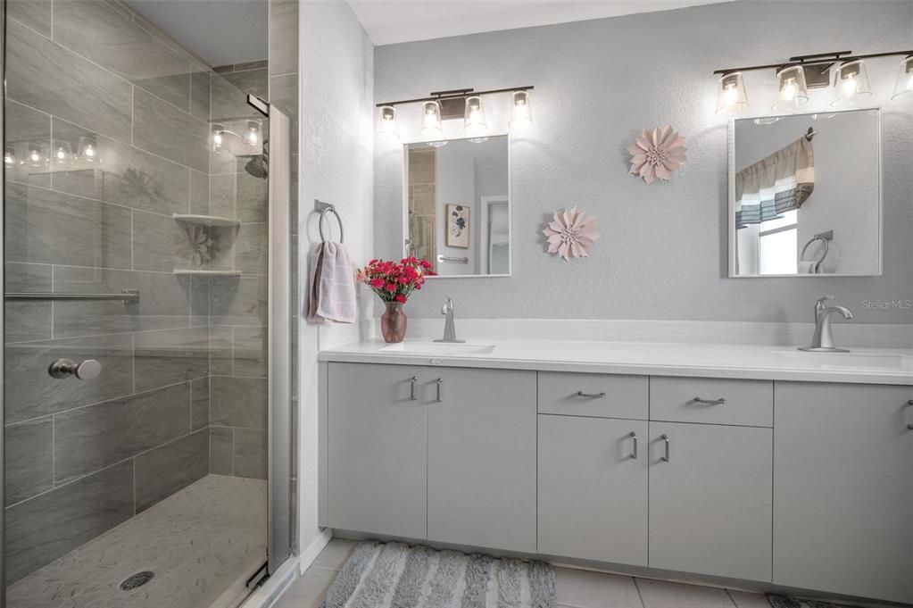 En Venta: $380,000 (3 camas, 2 baños, 1920 Pies cuadrados)