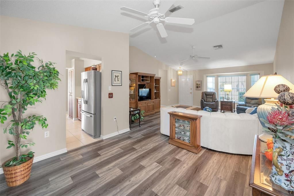 En Venta: $380,000 (3 camas, 2 baños, 1920 Pies cuadrados)