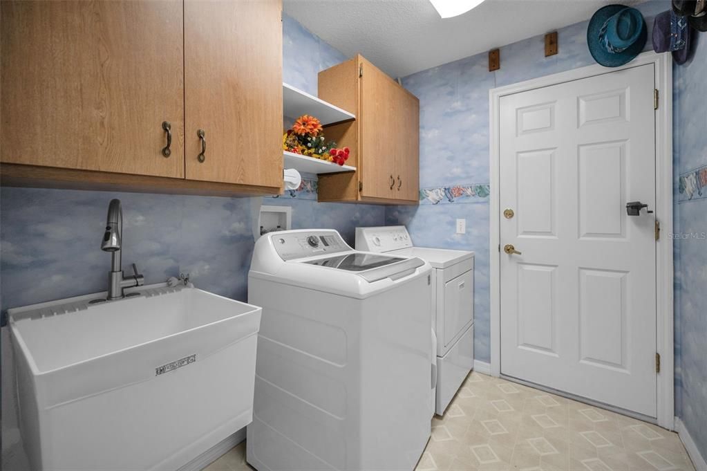 En Venta: $380,000 (3 camas, 2 baños, 1920 Pies cuadrados)