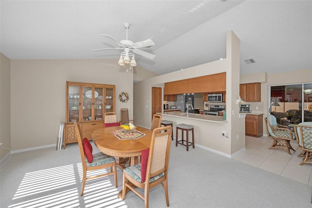 En Venta: $380,000 (3 camas, 2 baños, 1920 Pies cuadrados)