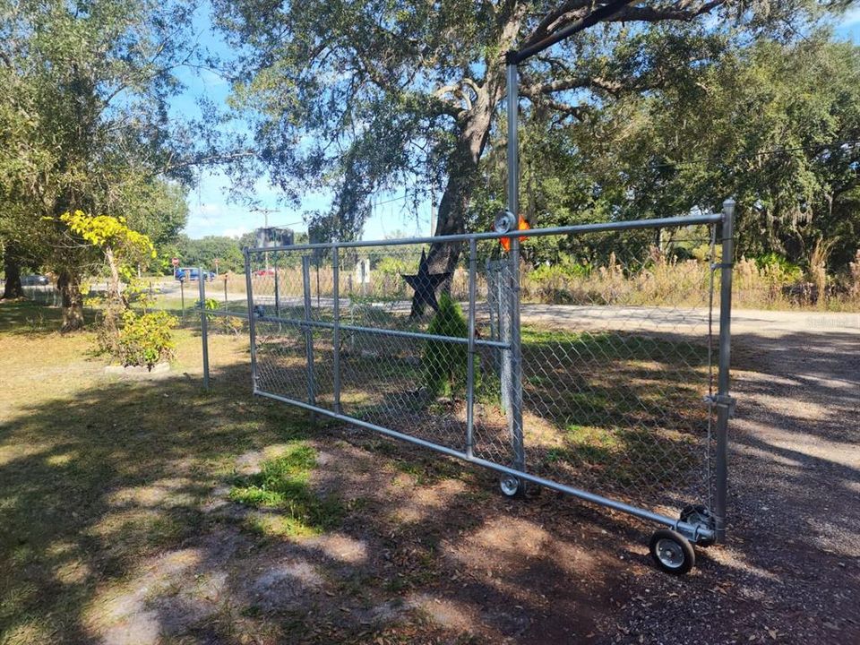 For Sale: $198,900 (2 beds, 1 baths, 516 Square Feet)