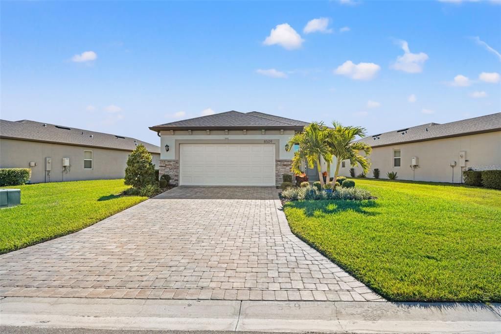 For Sale: $435,000 (2 beds, 2 baths, 1648 Square Feet)