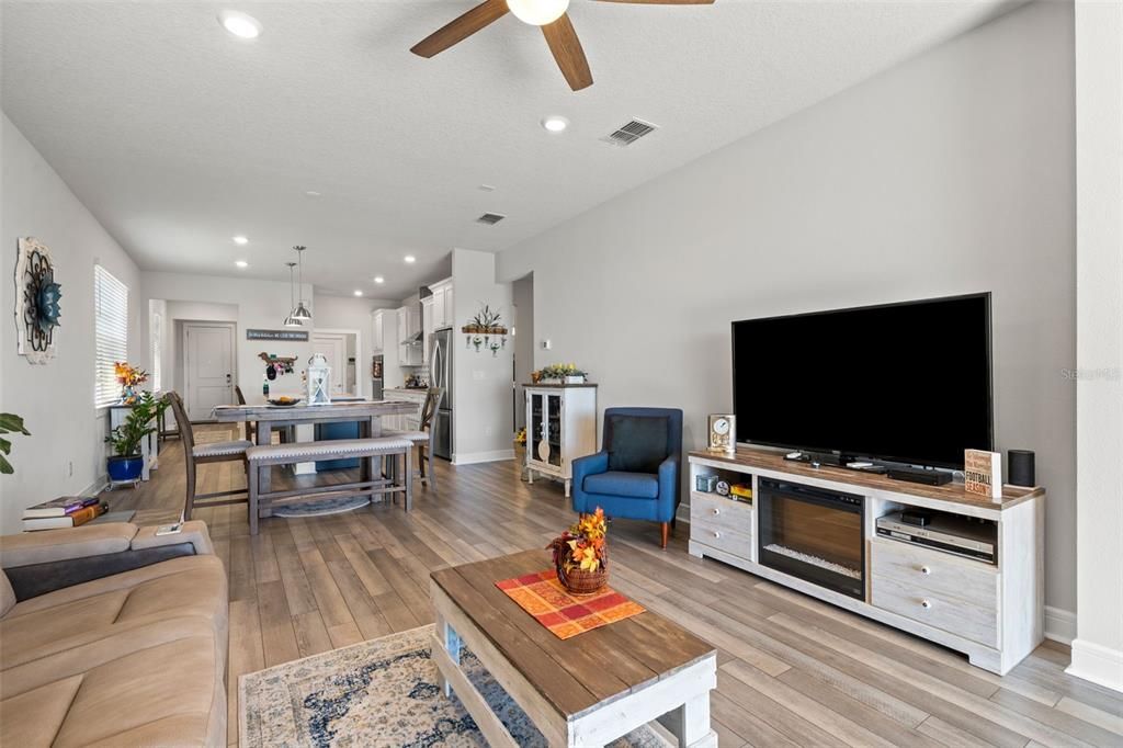 For Sale: $435,000 (2 beds, 2 baths, 1648 Square Feet)