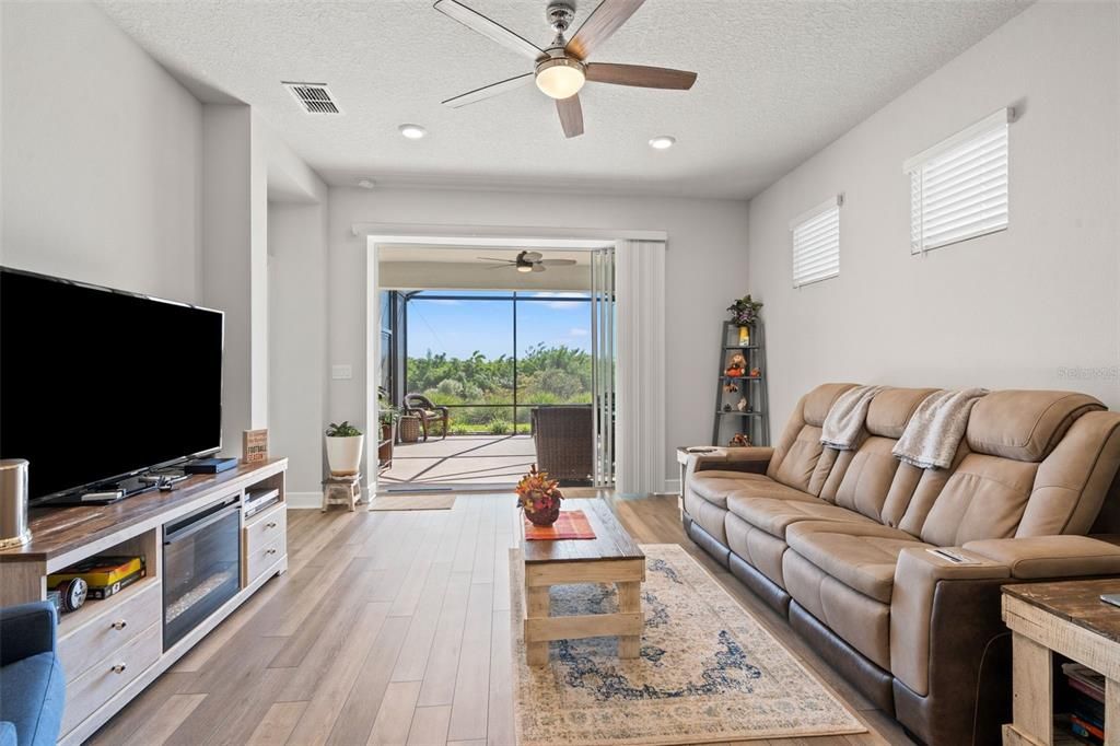 For Sale: $435,000 (2 beds, 2 baths, 1648 Square Feet)