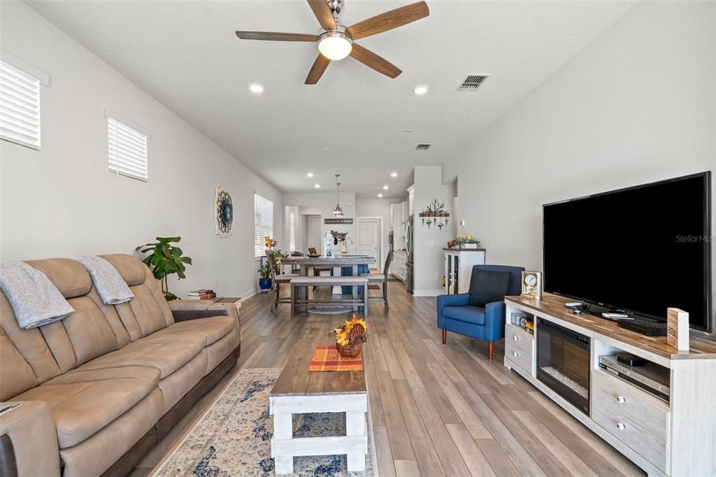 For Sale: $435,000 (2 beds, 2 baths, 1648 Square Feet)