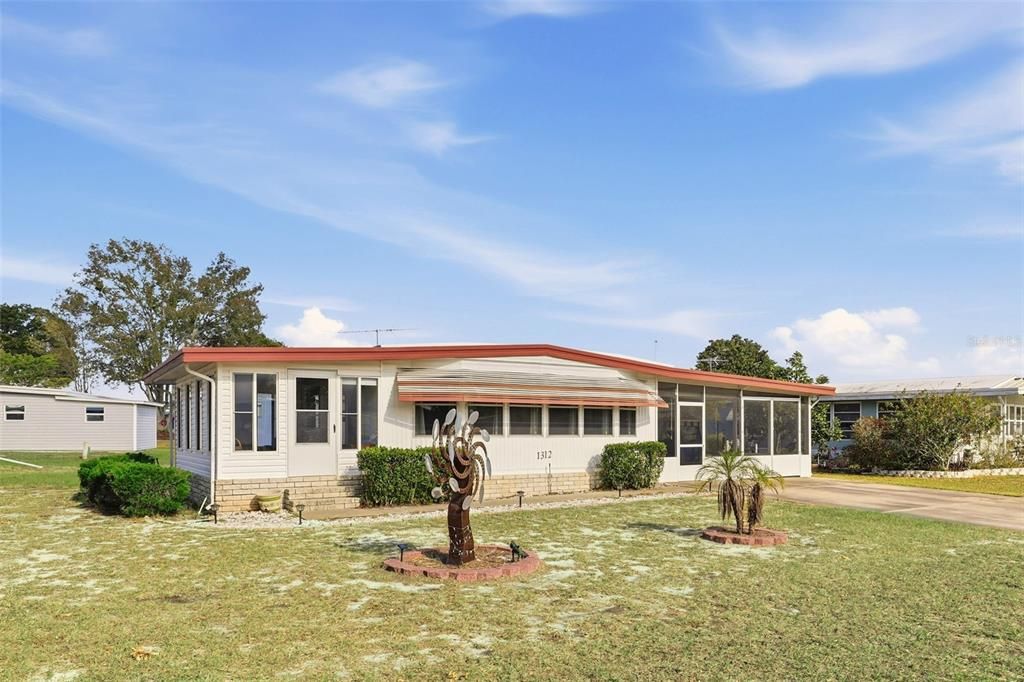 На продажу: $139,000 (2 спален, 2 ванн, 1104 Квадратных фут)