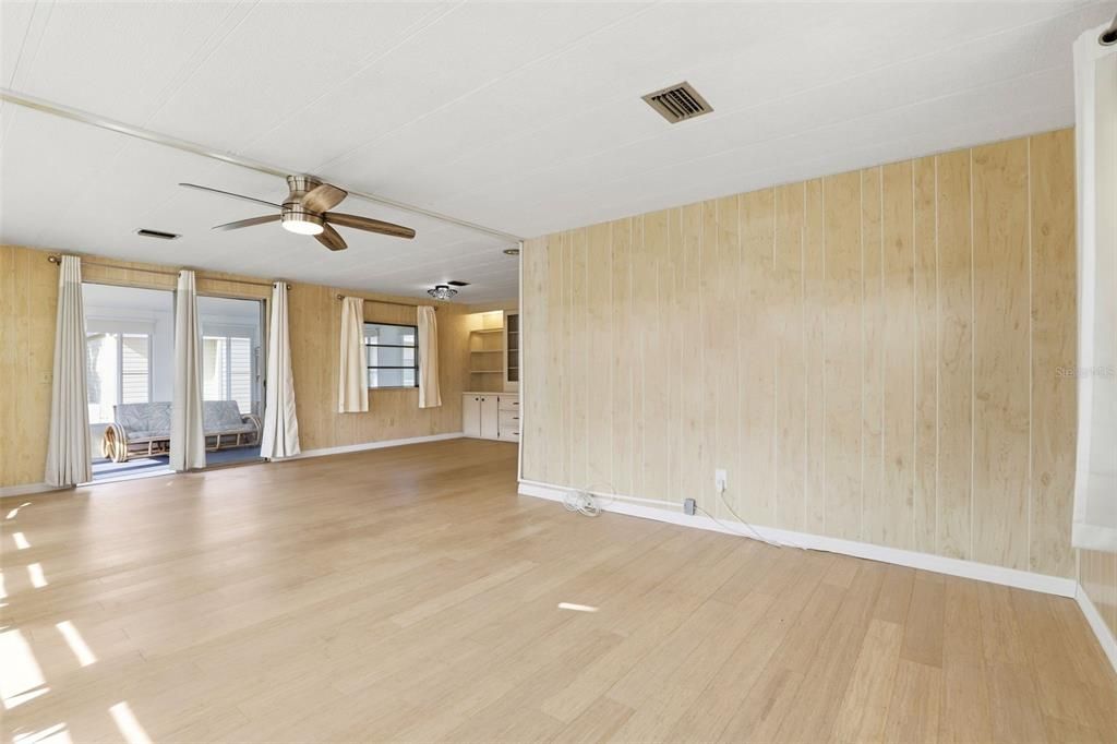 На продажу: $139,000 (2 спален, 2 ванн, 1104 Квадратных фут)