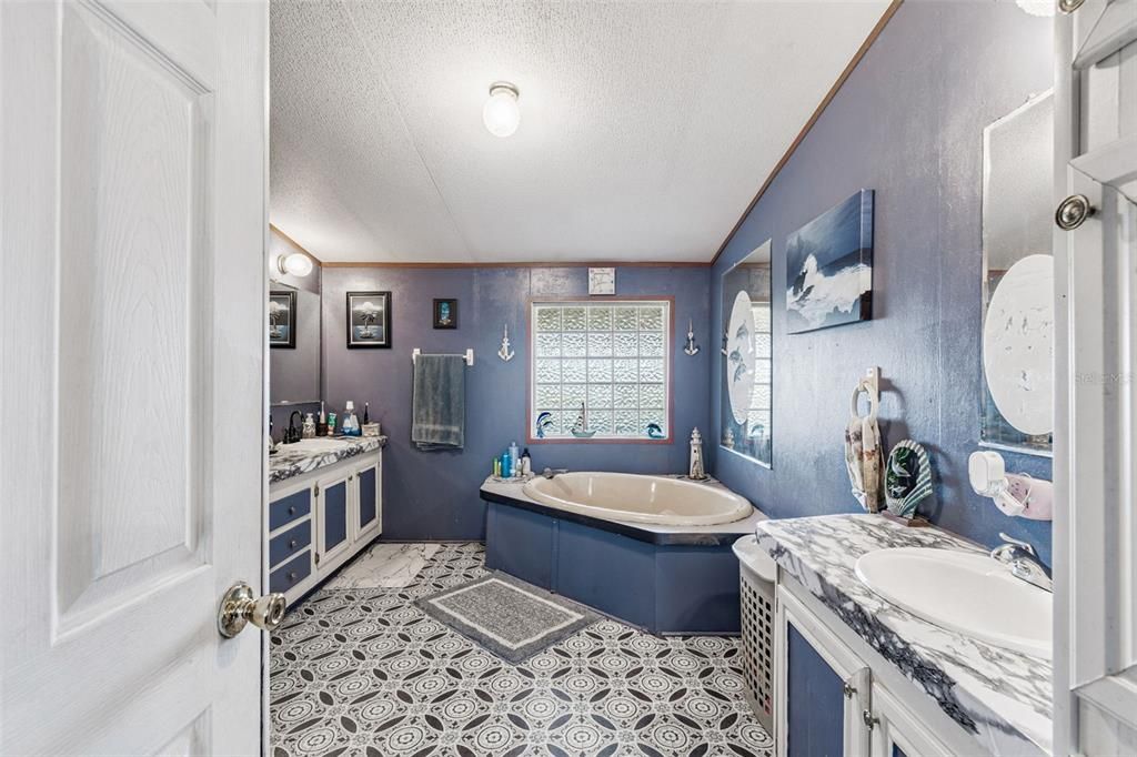 На продажу: $499,999 (4 спален, 2 ванн, 2322 Квадратных фут)