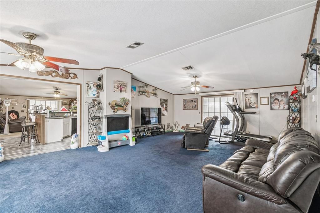 На продажу: $499,999 (4 спален, 2 ванн, 2322 Квадратных фут)