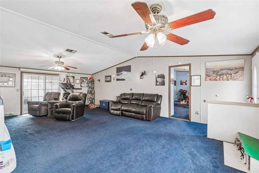 На продажу: $499,999 (4 спален, 2 ванн, 2322 Квадратных фут)