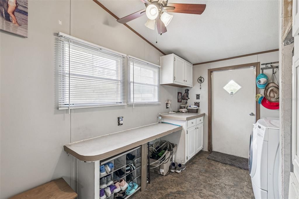 На продажу: $499,999 (4 спален, 2 ванн, 2322 Квадратных фут)