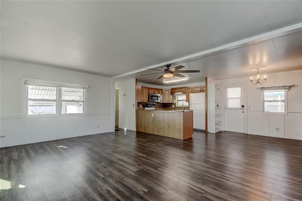 For Sale: $90,000 (2 beds, 2 baths, 912 Square Feet)