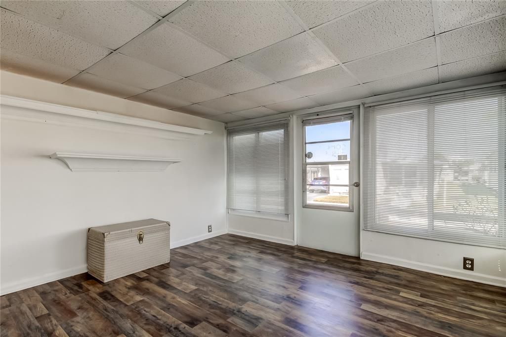 For Sale: $90,000 (2 beds, 2 baths, 912 Square Feet)