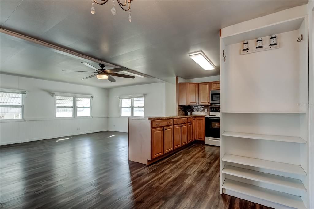 For Sale: $90,000 (2 beds, 2 baths, 912 Square Feet)