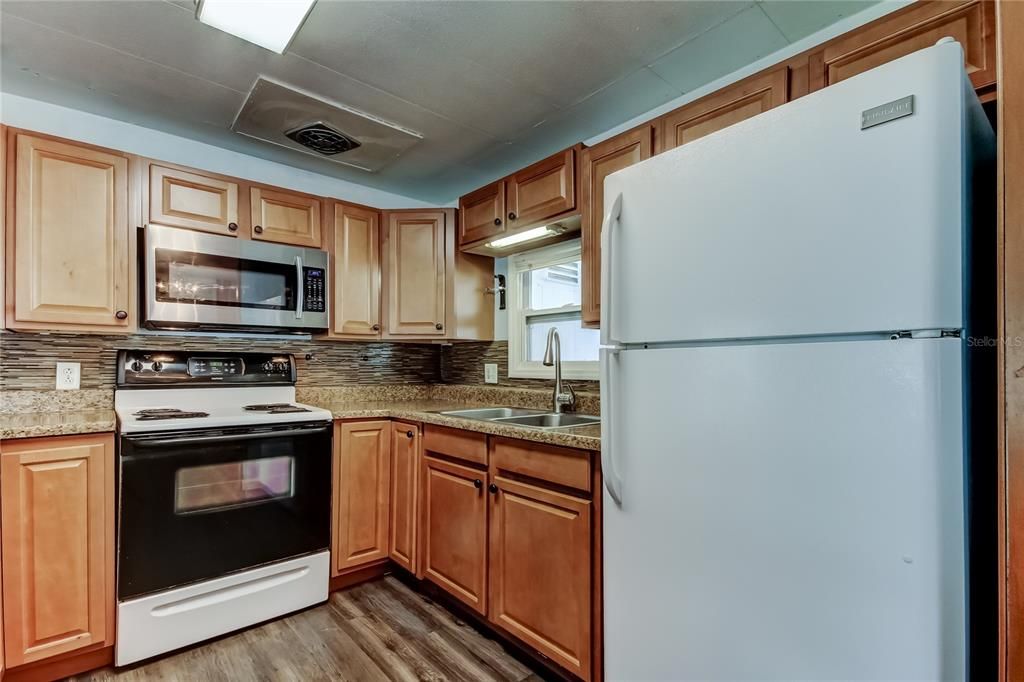 For Sale: $90,000 (2 beds, 2 baths, 912 Square Feet)