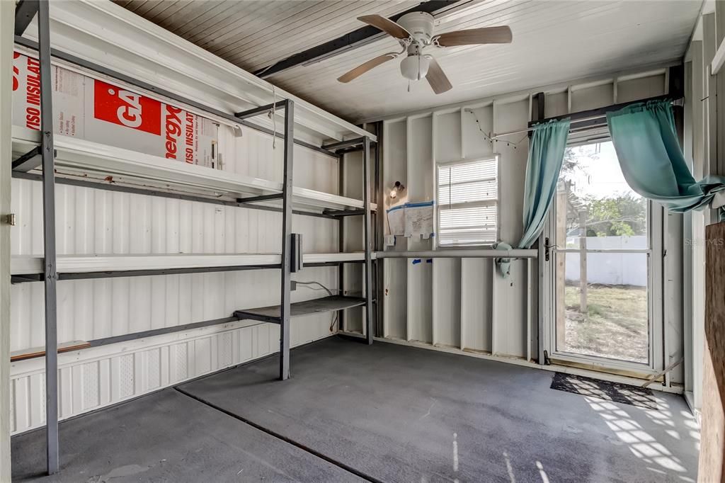 For Sale: $90,000 (2 beds, 2 baths, 912 Square Feet)