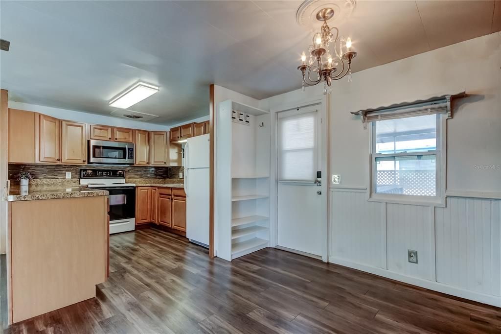 For Sale: $90,000 (2 beds, 2 baths, 912 Square Feet)