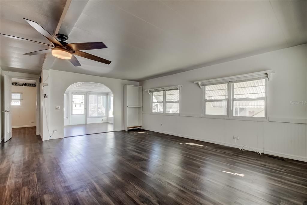 For Sale: $90,000 (2 beds, 2 baths, 912 Square Feet)