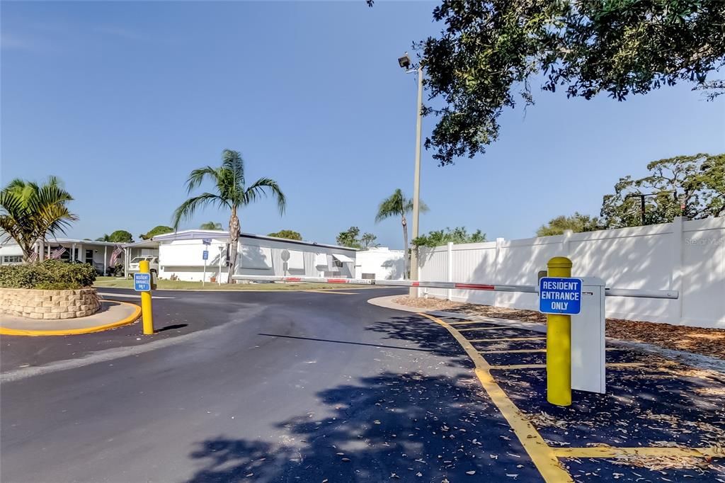 For Sale: $90,000 (2 beds, 2 baths, 912 Square Feet)