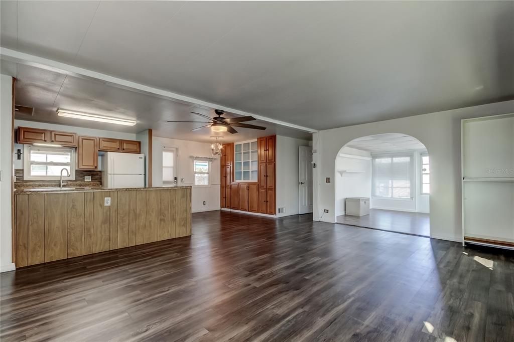 For Sale: $90,000 (2 beds, 2 baths, 912 Square Feet)