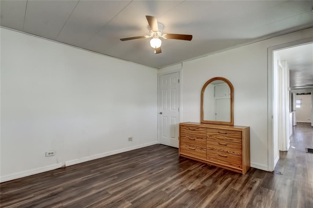 For Sale: $90,000 (2 beds, 2 baths, 912 Square Feet)