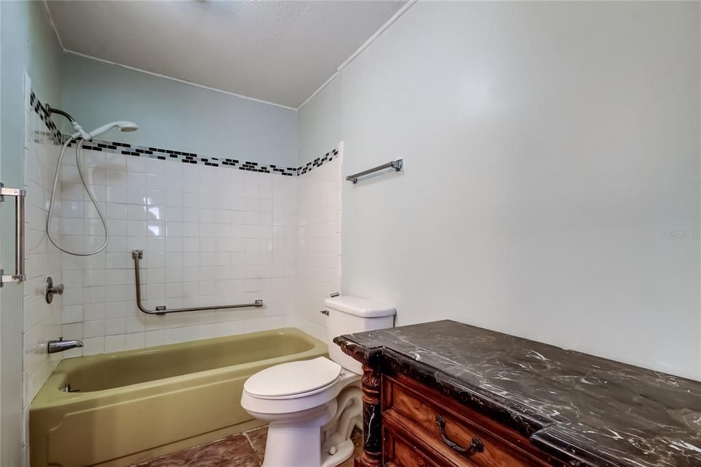 For Sale: $90,000 (2 beds, 2 baths, 912 Square Feet)