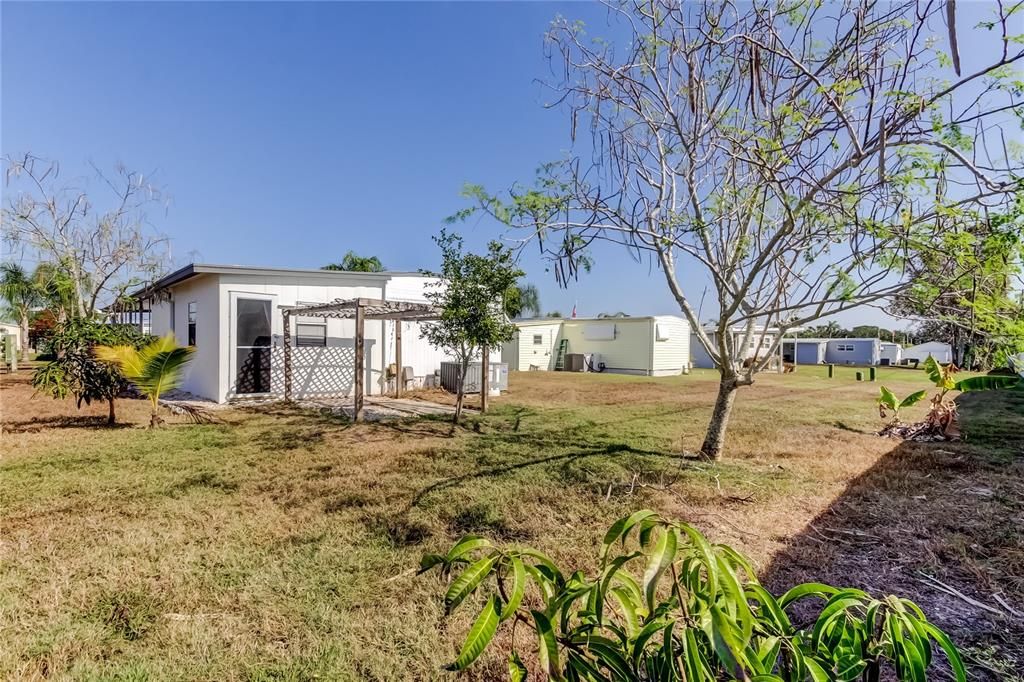 For Sale: $90,000 (2 beds, 2 baths, 912 Square Feet)