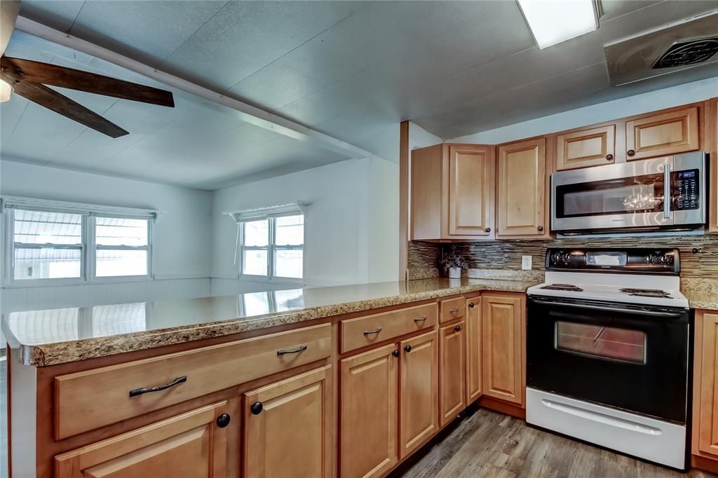 For Sale: $90,000 (2 beds, 2 baths, 912 Square Feet)