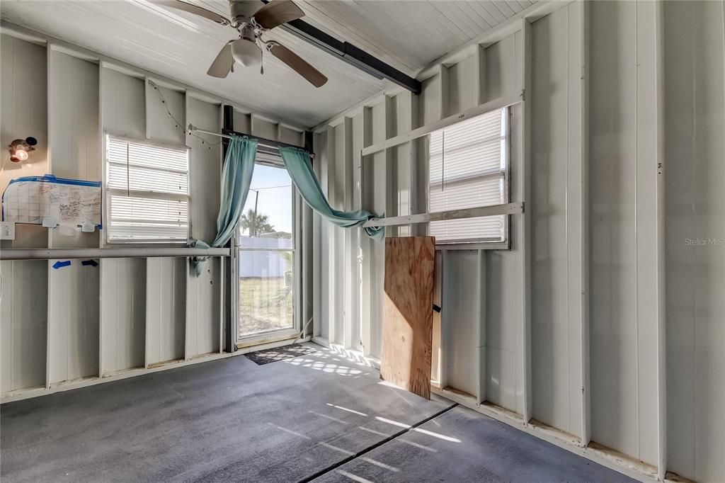 For Sale: $90,000 (2 beds, 2 baths, 912 Square Feet)