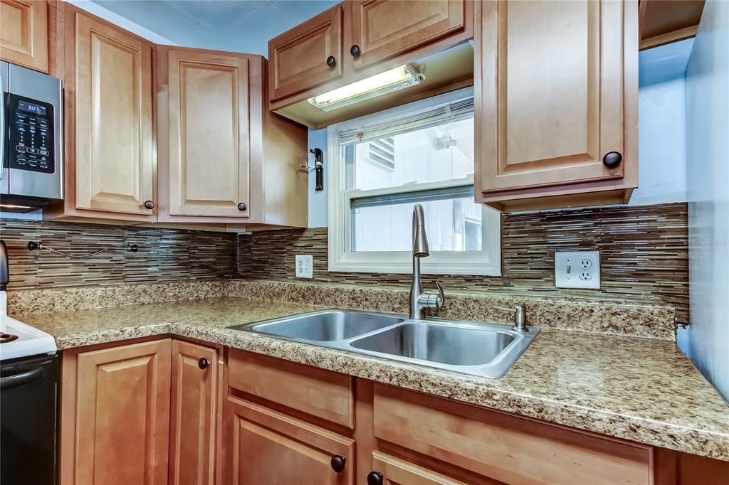 For Sale: $90,000 (2 beds, 2 baths, 912 Square Feet)