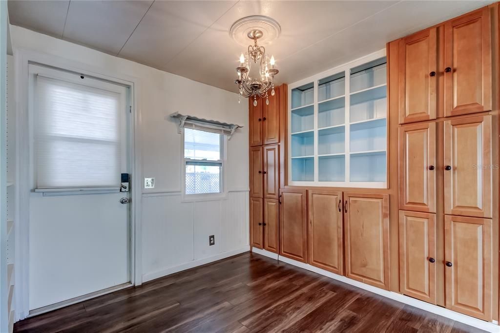 For Sale: $90,000 (2 beds, 2 baths, 912 Square Feet)