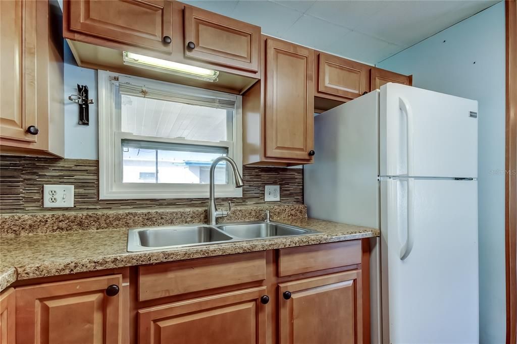 For Sale: $90,000 (2 beds, 2 baths, 912 Square Feet)