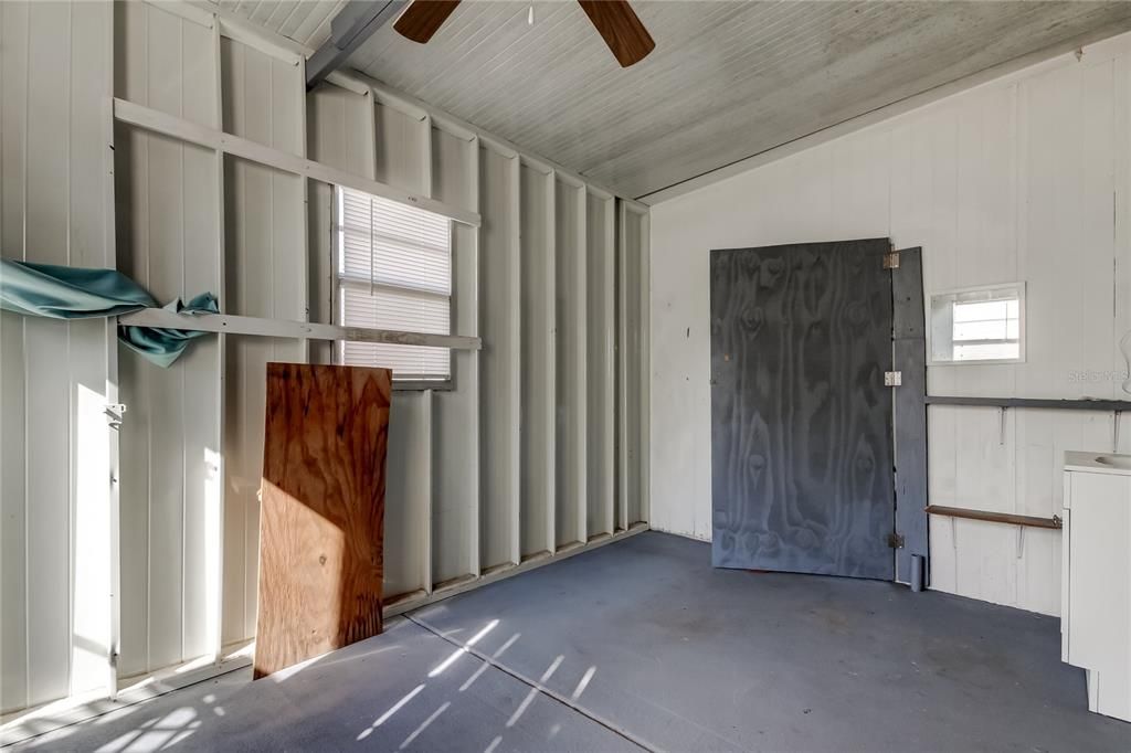 For Sale: $90,000 (2 beds, 2 baths, 912 Square Feet)