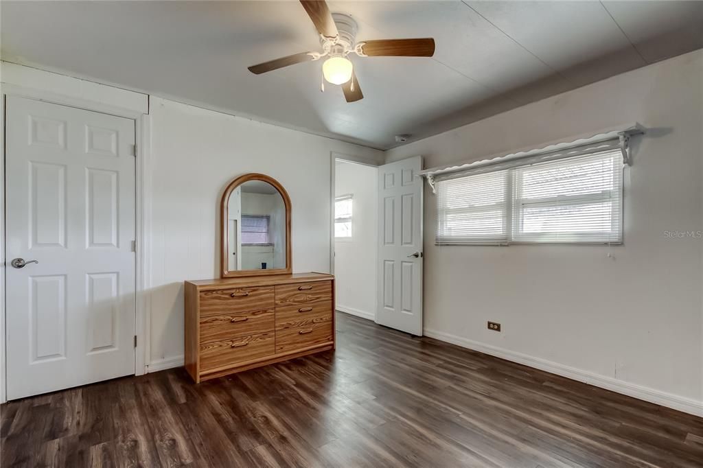 For Sale: $90,000 (2 beds, 2 baths, 912 Square Feet)