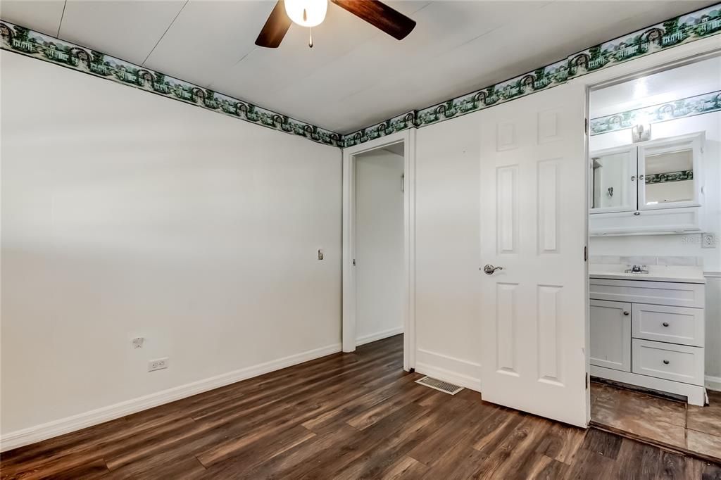 For Sale: $90,000 (2 beds, 2 baths, 912 Square Feet)