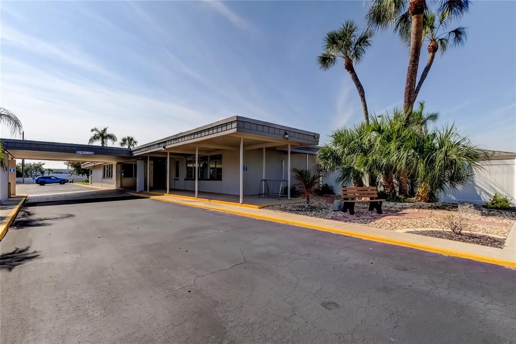 For Sale: $90,000 (2 beds, 2 baths, 912 Square Feet)