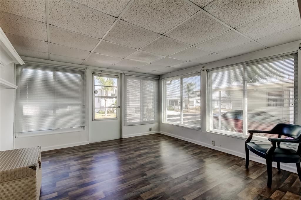 For Sale: $90,000 (2 beds, 2 baths, 912 Square Feet)