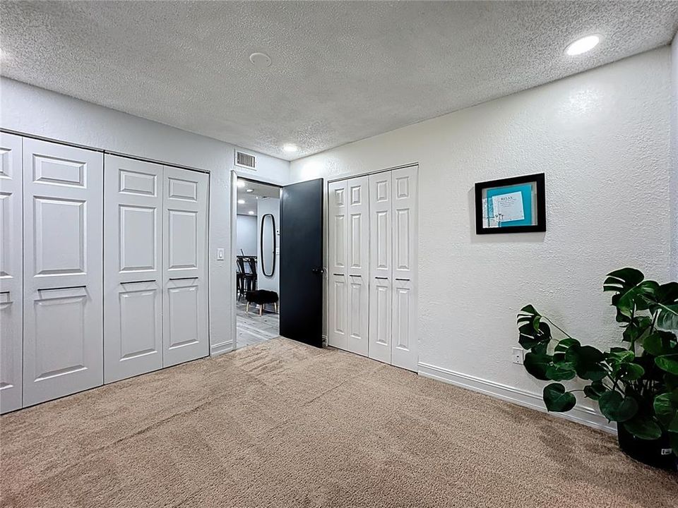 На продажу: $155,000 (2 спален, 1 ванн, 800 Квадратных фут)