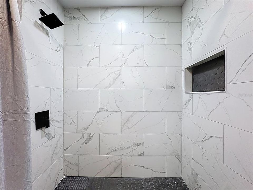 На продажу: $155,000 (2 спален, 1 ванн, 800 Квадратных фут)