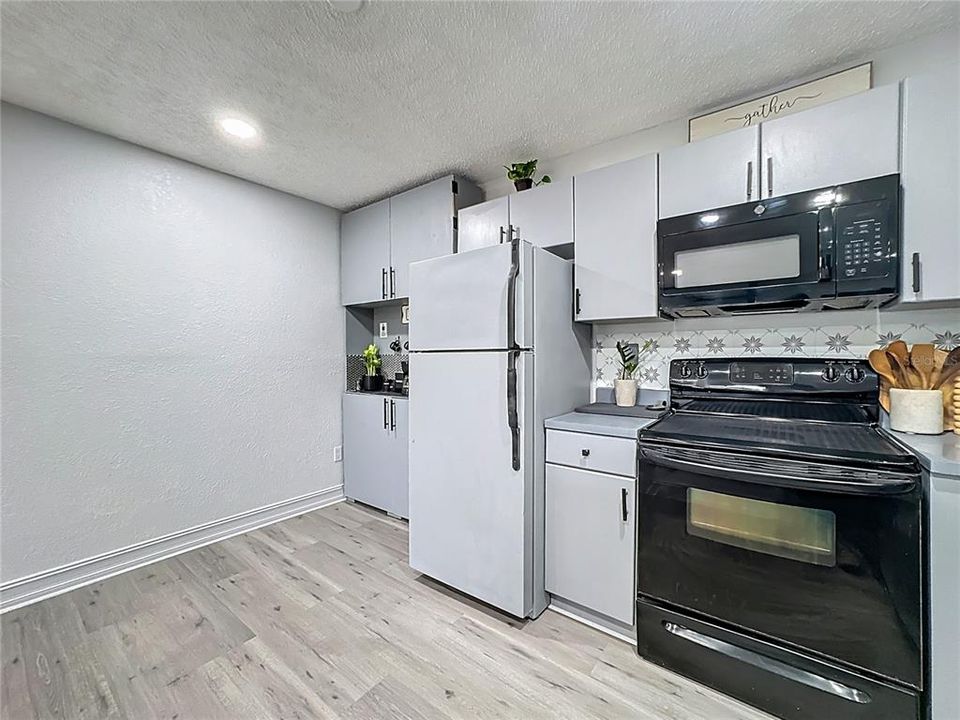 На продажу: $155,000 (2 спален, 1 ванн, 800 Квадратных фут)