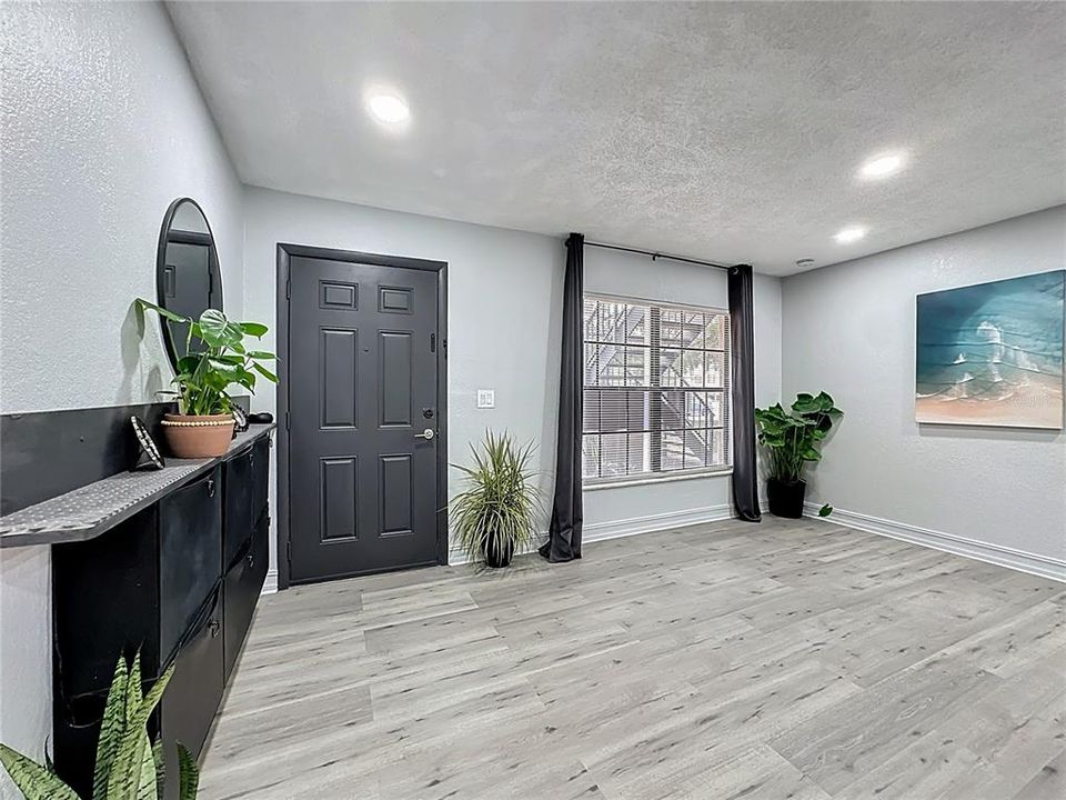 На продажу: $155,000 (2 спален, 1 ванн, 800 Квадратных фут)