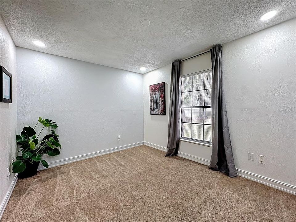 На продажу: $155,000 (2 спален, 1 ванн, 800 Квадратных фут)