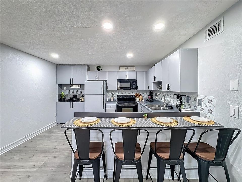 На продажу: $155,000 (2 спален, 1 ванн, 800 Квадратных фут)