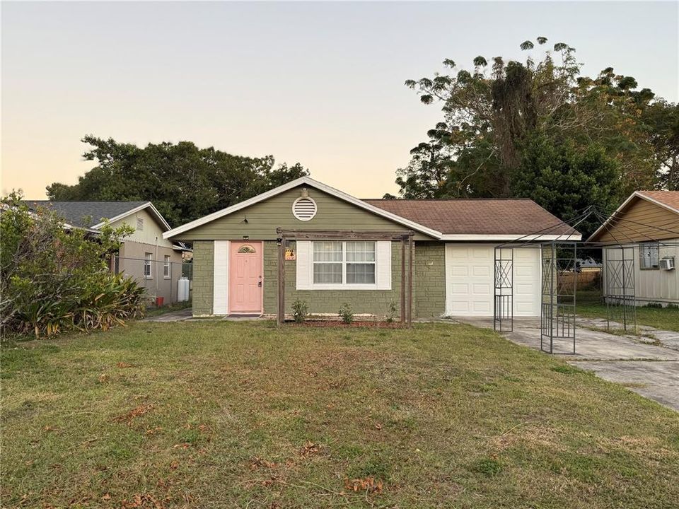 For Sale: $319,000 (3 beds, 2 baths, 1029 Square Feet)