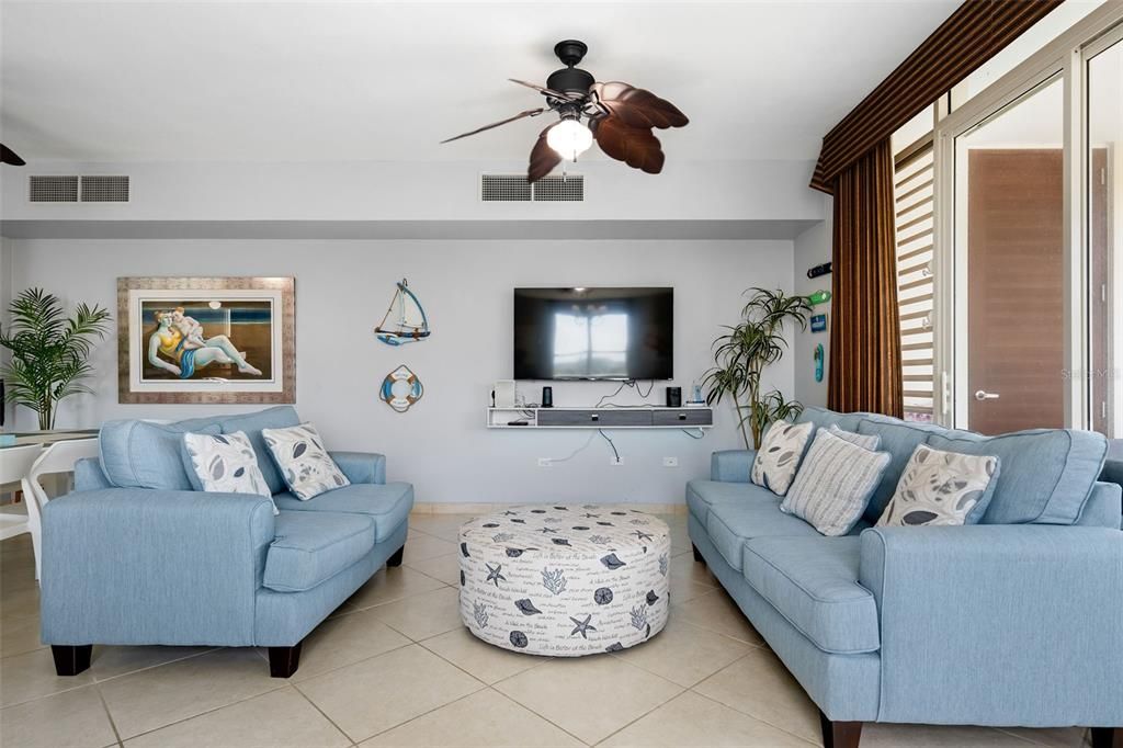 For Sale: $624,000 (3 beds, 3 baths, 2127 Square Feet)