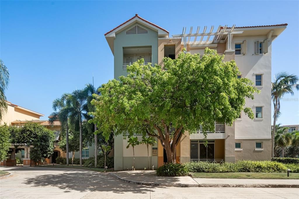 For Sale: $624,000 (3 beds, 3 baths, 2127 Square Feet)