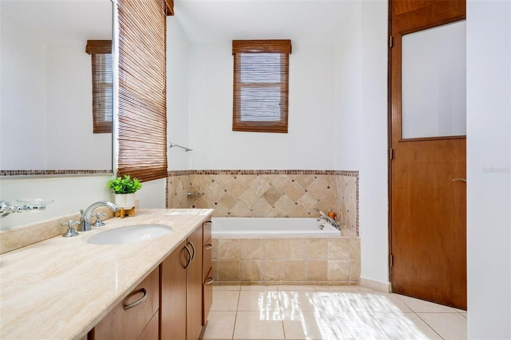 For Sale: $624,000 (3 beds, 3 baths, 2127 Square Feet)