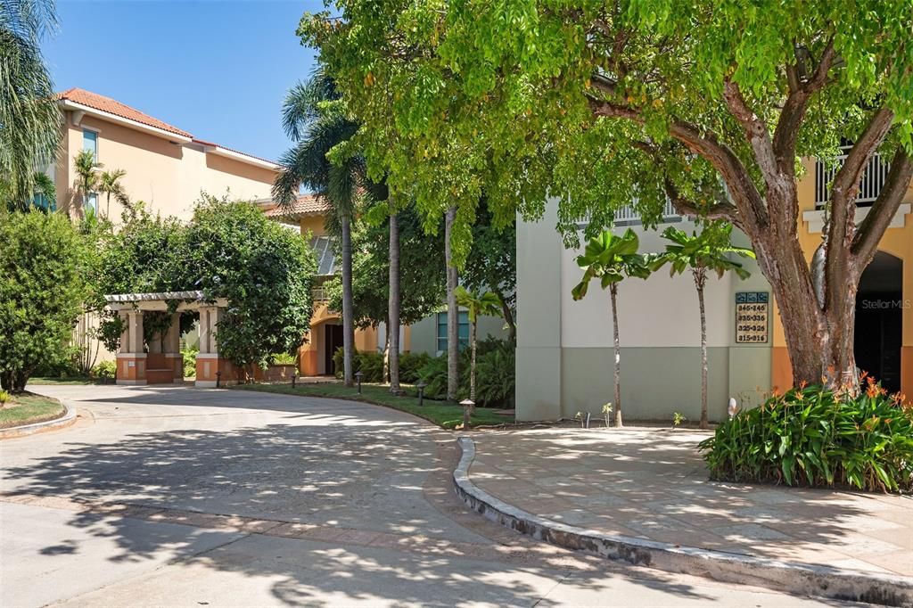 For Sale: $624,000 (3 beds, 3 baths, 2127 Square Feet)